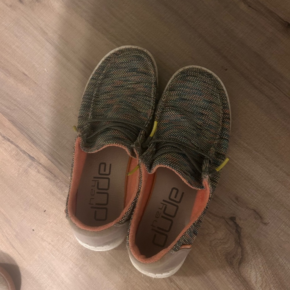 Hey dudes women’s Wendy sox size 6